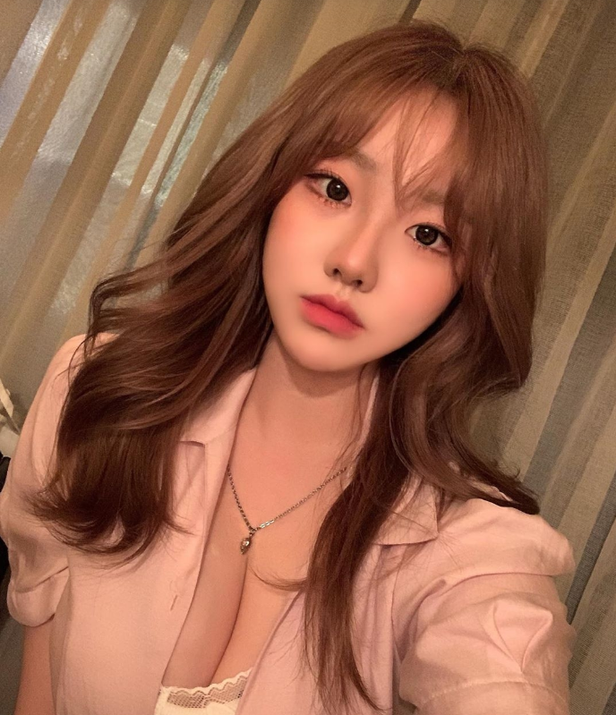 00后大奶妹为还信用卡出来卖身，水多B嫩，偷偷的下了套NS了，最后哭了半天